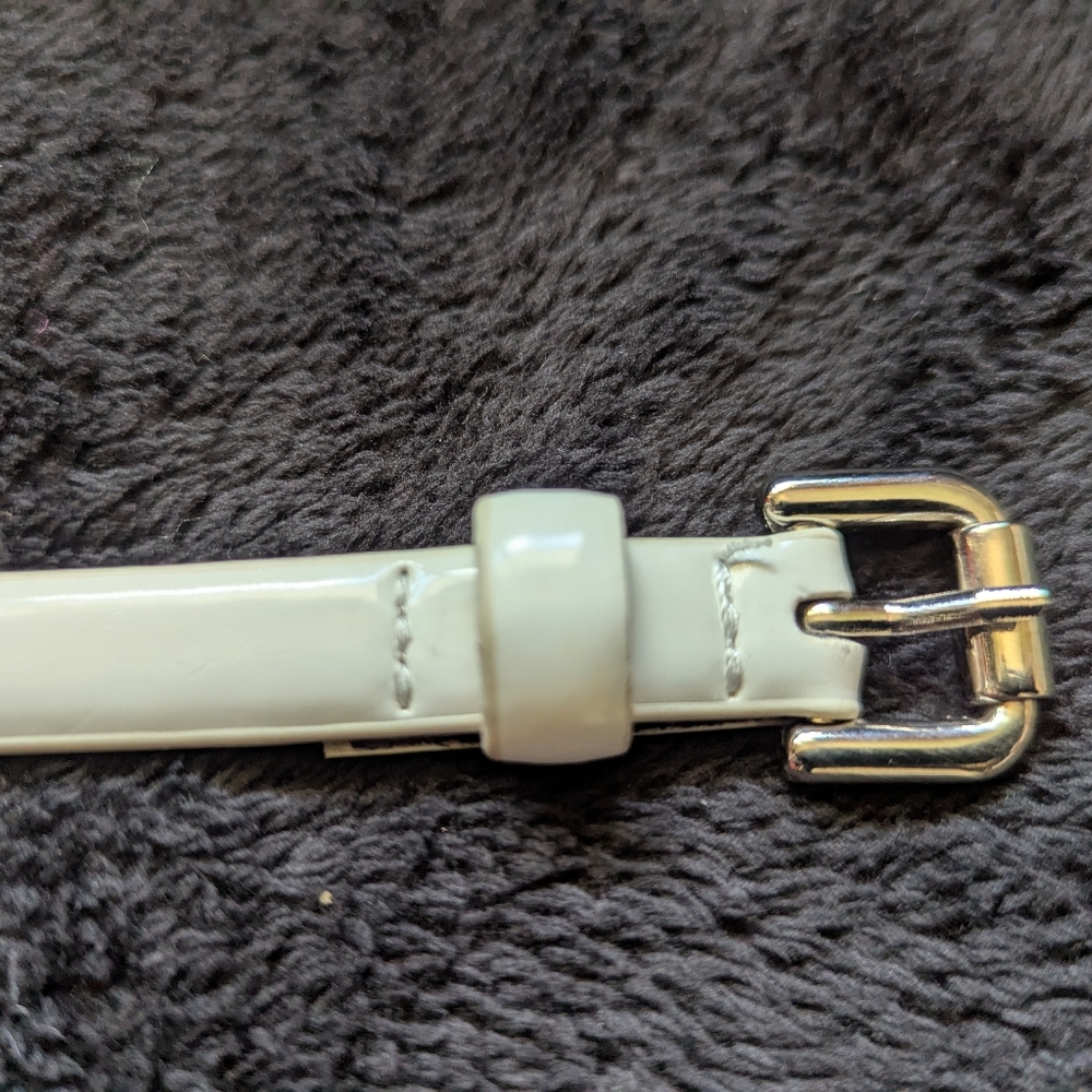 Ellen Tracy Thin White Belt with Silver Buckle - Picture 2 of 6